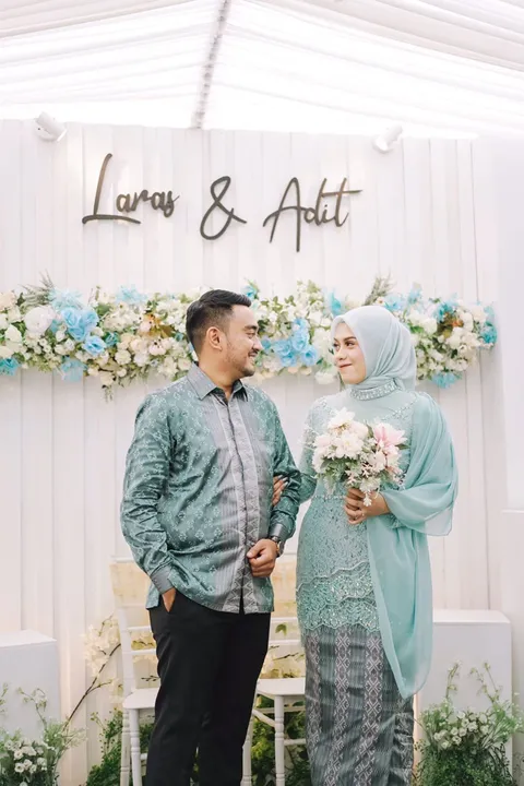 Foto sampul undangan Laras & Aditya