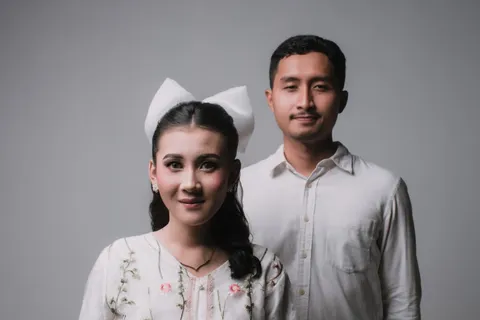 Foto sampul undangan Nadya & Wawan
