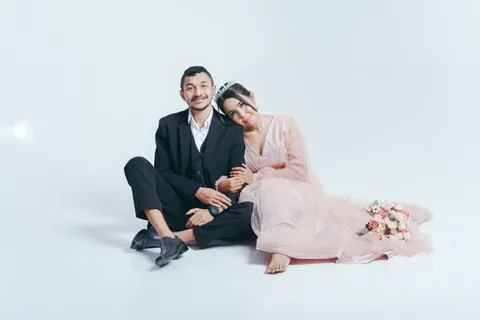 Foto sampul undangan Ester Alexandrina Battu & Roy Yohanes Pambur