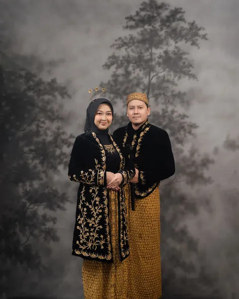 Foto sampul undangan Aris & Frila