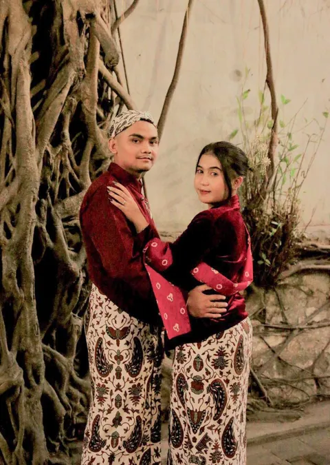 Foto sampul undangan Nur Fajriyah, S.Pd & Imam Bukhori