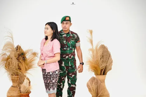 Foto sampul undangan No & Obet