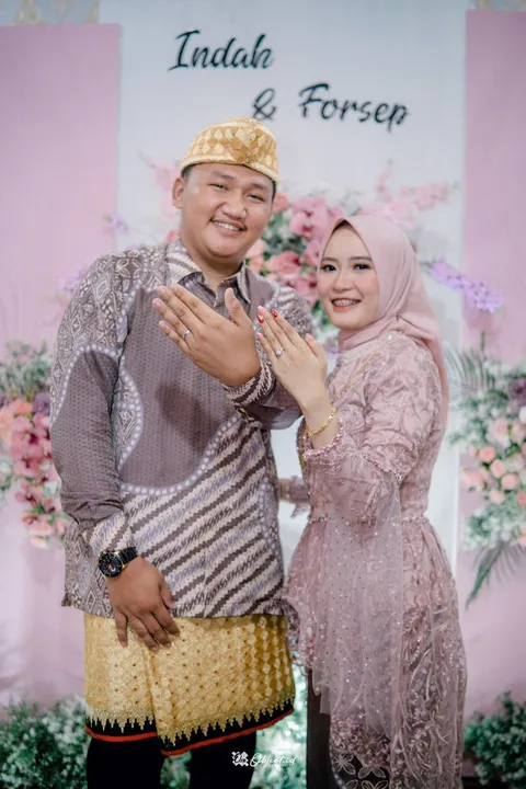 Foto sampul undangan Indah & Forsep