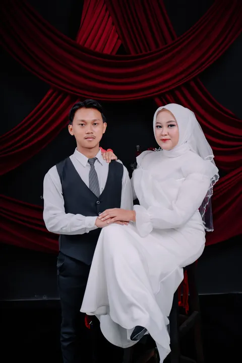 Foto sampul undangan Ahmad & Dini