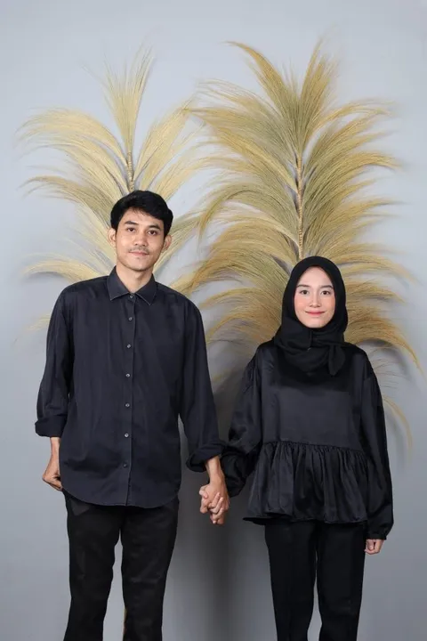 Foto sampul undangan Resti & Rian