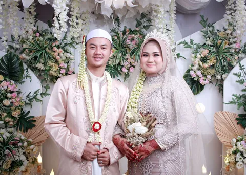 Foto sampul undangan Aisah & Madan