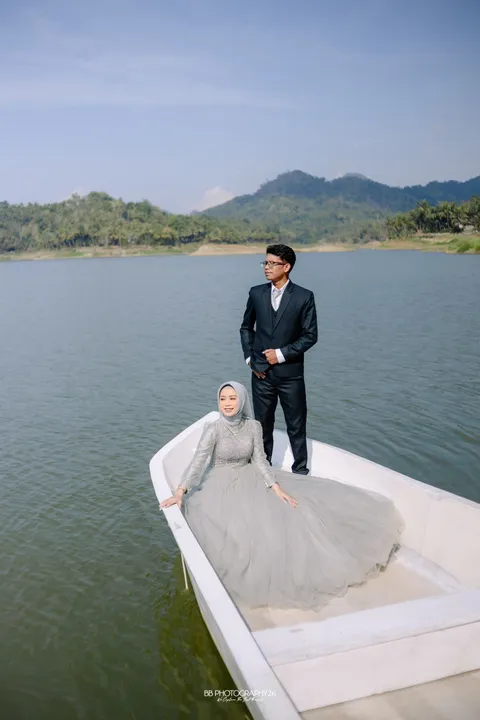 Foto sampul undangan Azizah & Anas