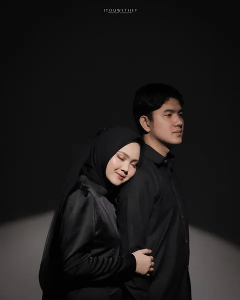 Foto sampul undangan On & Ki