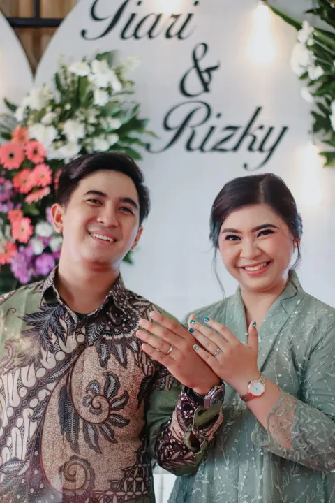 Foto sampul undangan Tiari & Rizky