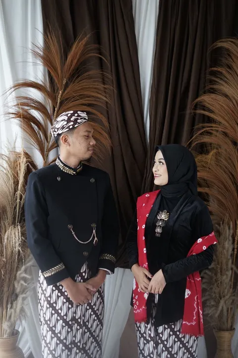 Foto sampul undangan Retno & Hotamin