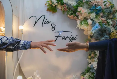 Foto sampul undangan Nia & Farizi