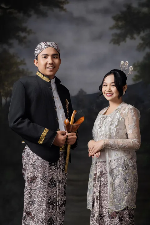 Foto sampul undangan Eni & Obi