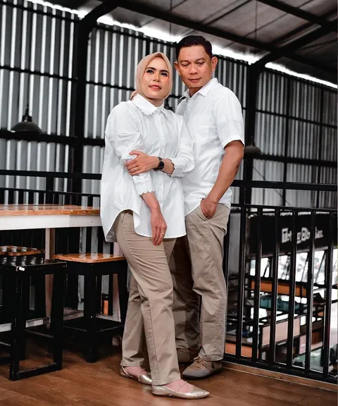 Foto sampul undangan Anton & Elvi