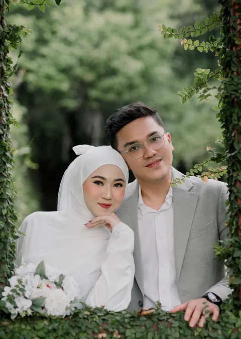 Foto sampul undangan Dhani & Mayumi