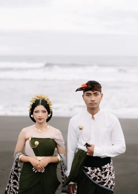 Foto sampul undangan Yoky & Krista