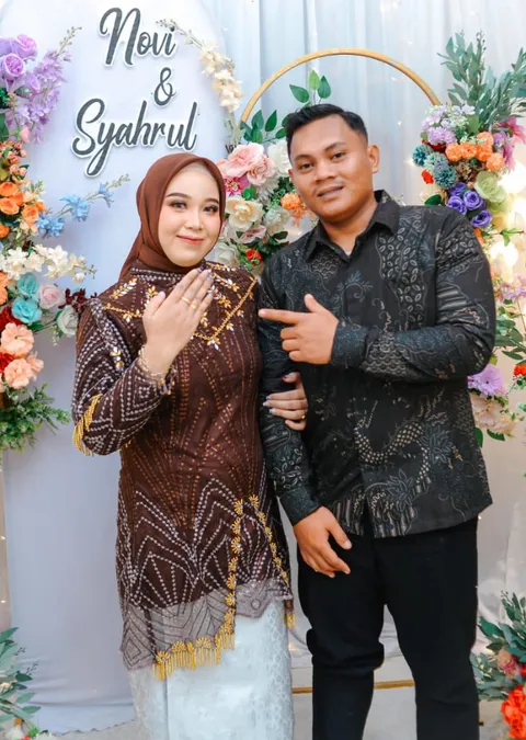 Foto sampul undangan Novi & Bobo