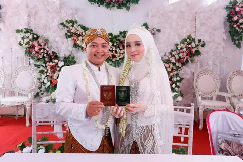 Foto sampul undangan Mutiah Karim & Hanif Ainur Aziz Pambudi