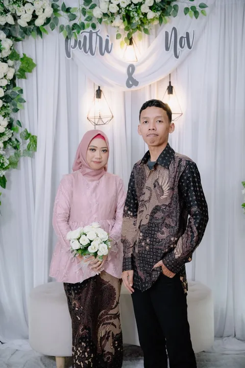 Foto sampul undangan Putri & Nov
