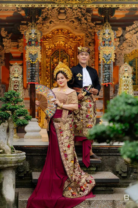 Foto sampul undangan Fina & Deksurya