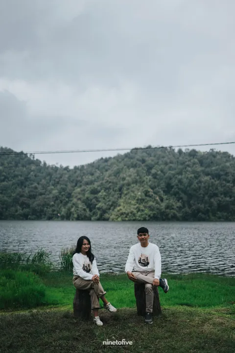 Foto sampul undangan Mey & Ria