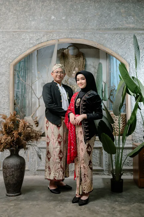 Foto sampul undangan Emi & Revi