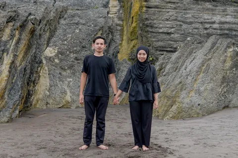 Foto sampul undangan Faris & Ratna