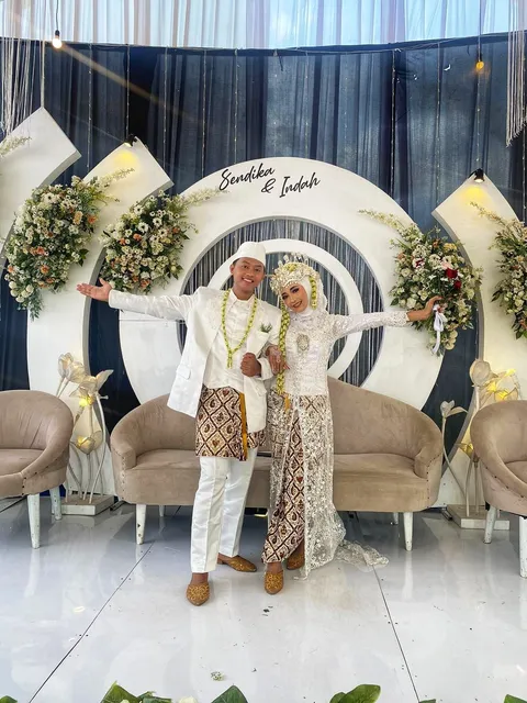 Foto sampul undangan Indah & Sendika