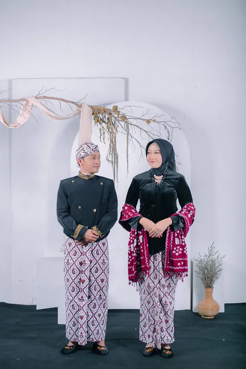 Foto sampul undangan Makhsun & Tria