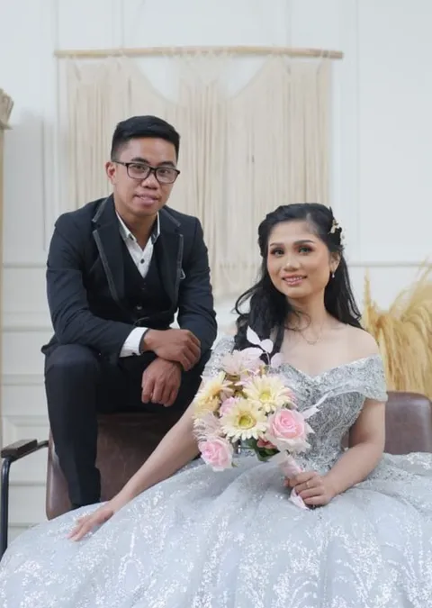 Foto sampul undangan Efilina & Yosua