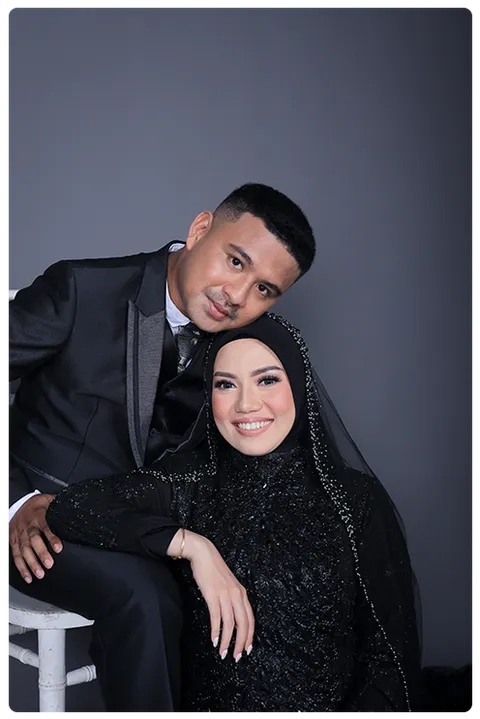 Foto sampul undangan Mona & Rizki