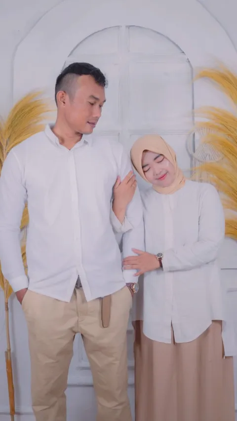 Foto sampul undangan Mella & Rudi