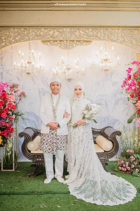 Foto sampul undangan Putri & Vando