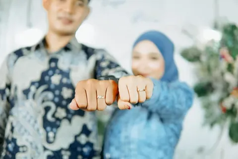 Foto sampul undangan Roni & Fiya
