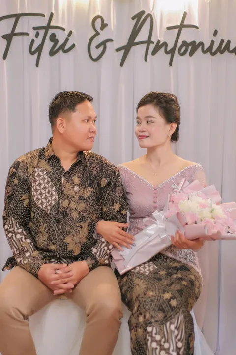 Foto sampul undangan Fitri & Atom