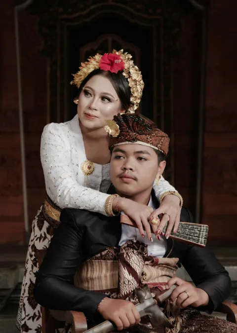 Foto sampul undangan Linda & Pande