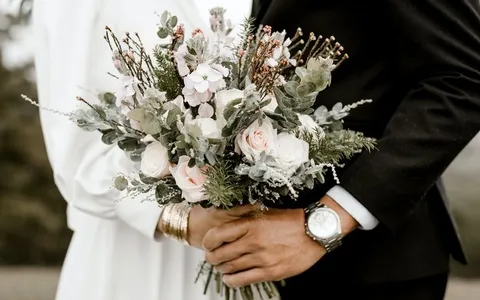 Foto sampul undangan Agung & Adel