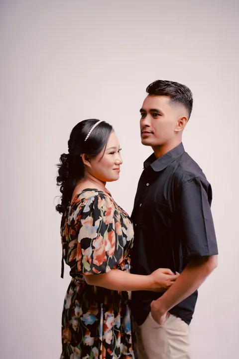 Foto sampul undangan Sari & Riki