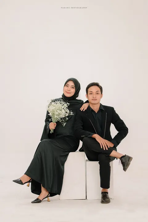 Foto sampul undangan Ais & Karin