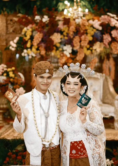 Foto sampul undangan Rensi & Arif