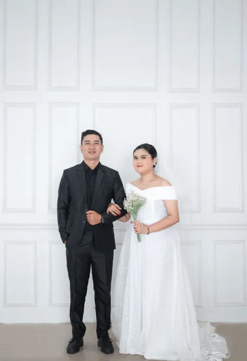 Foto sampul undangan Devi & Kris