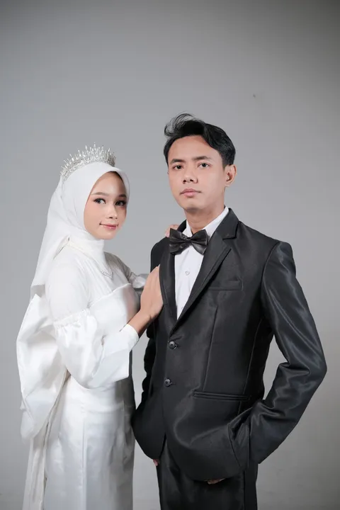 Foto sampul undangan Nenes & Aridi