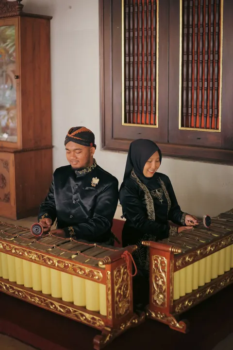 Foto sampul undangan Adhika & Yuhud
