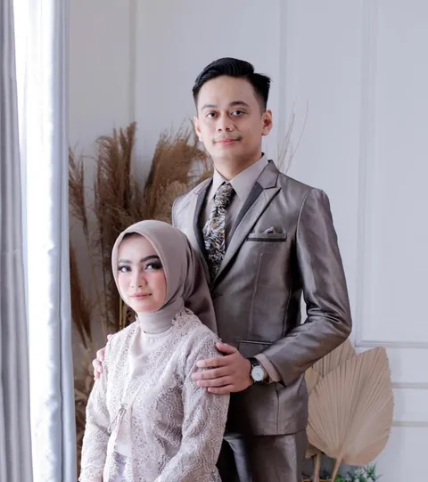 Foto sampul undangan Adit & Alivia