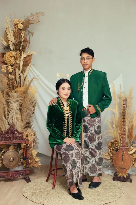 Foto sampul undangan Delfi & Dana