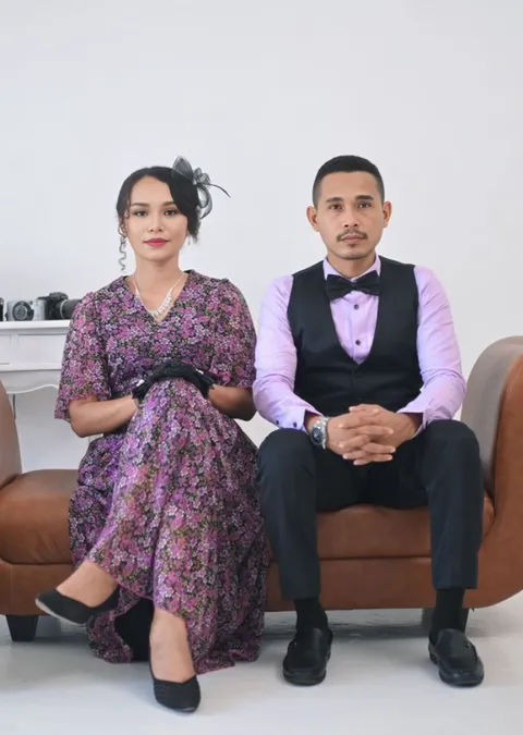 Foto sampul undangan Jeli & Riel