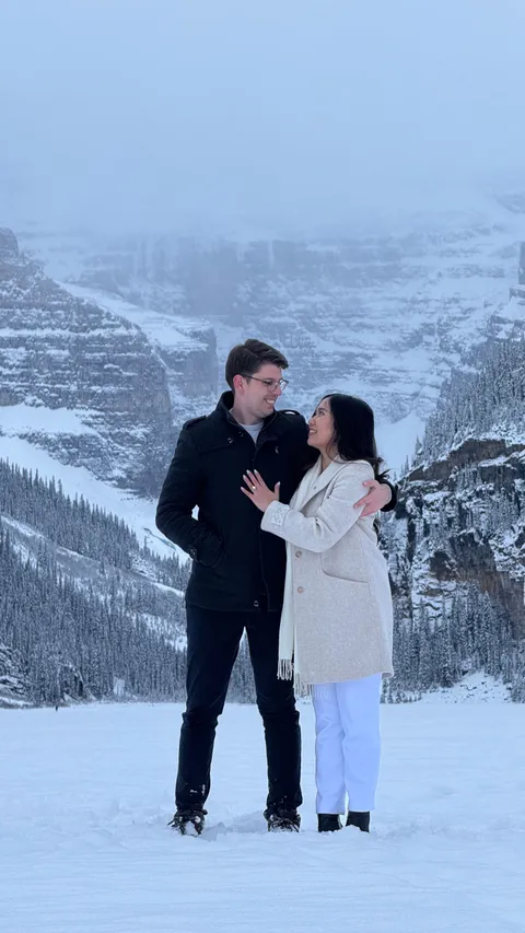 Foto sampul undangan Radi Radev & Belladonna