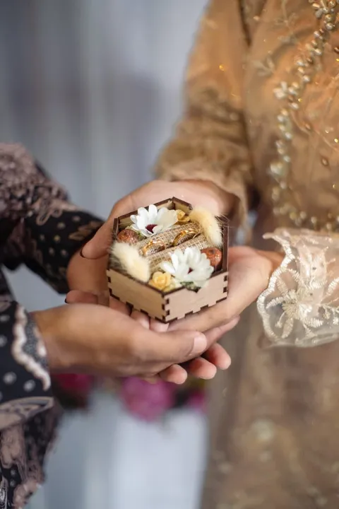 Foto sampul undangan Mila & Amir