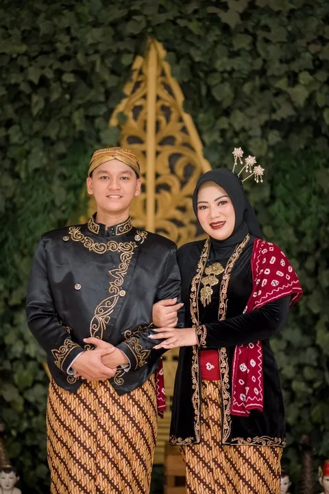 Foto sampul undangan Awang & Tami