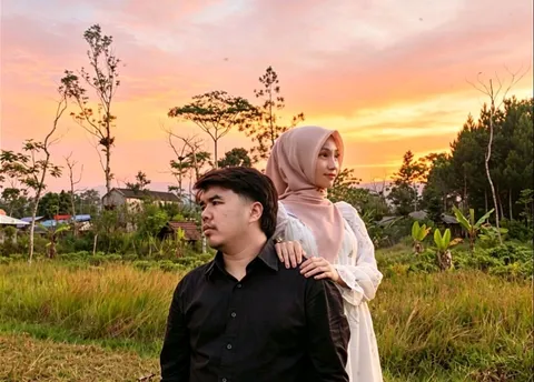Foto sampul undangan Mustofa & Yuni