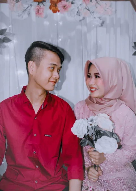 Foto sampul undangan Apriyanti & Hatim